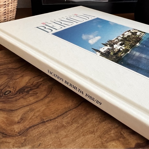 1988/1989 VACATION BERMUDA VINTAGE COFFEE TABLE BOOK - Picture 2 of 11